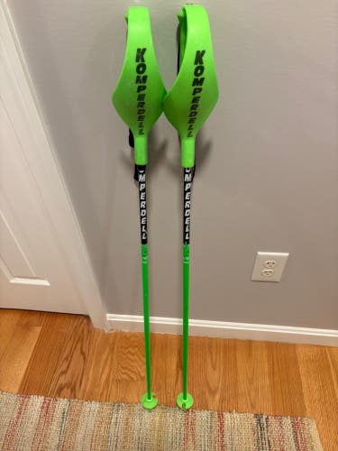 42in (105cm) Komperdell Carbon Slalom Youth Racing Ski Poles (Used) with pole guards