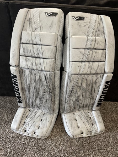 2021 33" Vaughn Velocity V9 Pro Carbon Goalie Leg Pads (Used)