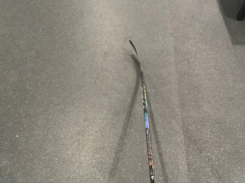 Senior CCM Jetspeed FT7 Pro Right Handed Hockey Stick P28 Pro Stock (New)