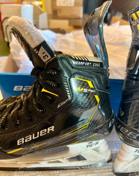2022 Bauer Supreme M5 Pro Hockey Skates Extra Wide Width Size 3.5 (Used)