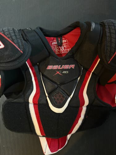 Men's Large Senior Bauer Vapor X40 Shoulder Pads (Used)