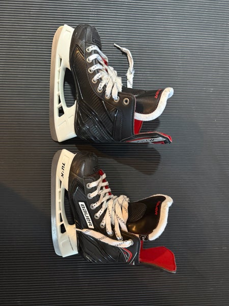 Bauer Vapor X350 Hockey Skates Regular Width Size 3 (Used)