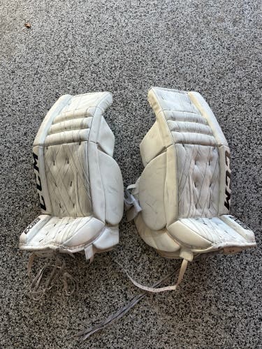 33" CCM Extreme Flex lll Goalie Leg Pads (Used)