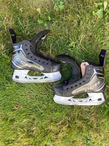 CCM Tacks Vector Plus (SMU) Hockey Skates | Size 2.5