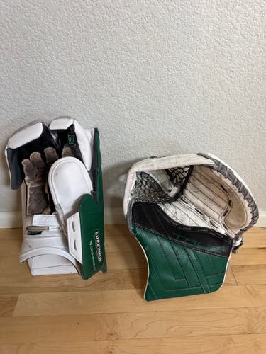 2024 Bauer Vapor Hyperlite 2 Regular Pro Stock Blocker / True Hzrdus Pro PX4 Glove (Used 9 months)