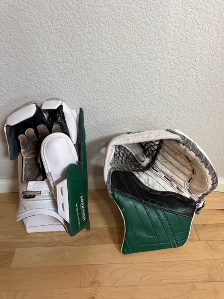 2024 Bauer Vapor Hyperlite 2 Regular Pro Stock Blocker  / True Hzrdus Pro PX4 Glove (Used 9 months)