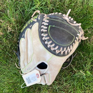 Easton Synergy Catcher's Fastpitch Glove | RH 33"