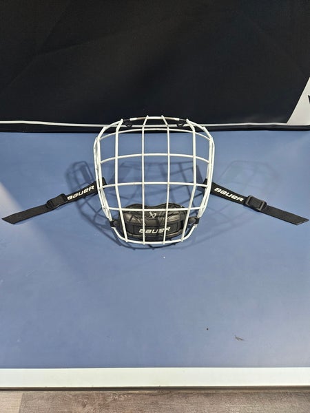 White Medium Bauer True Vision Full Cage (Used)