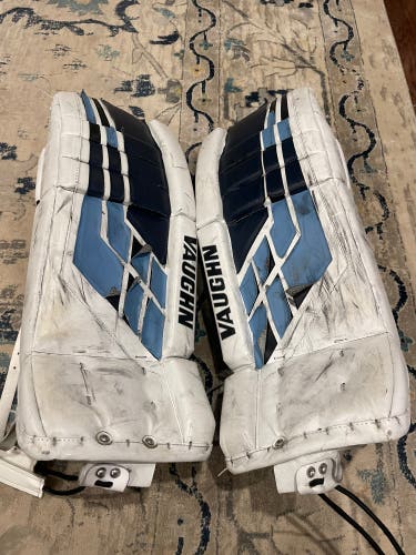 26" Junior Vaughn Velocity VE8 Goalie Leg Pads (Used)