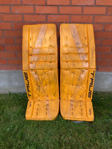 Intermediate True Catalyst PX3 Goalie Leg Pads | 32”