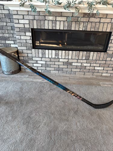Senior CCM Jetspeed FT7 Pro Right Handed Hockey Stick P29+1/4 Pro Stock (New)