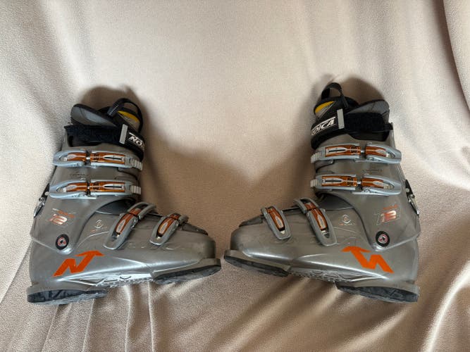 Mondo 27 & 27.5 Men's Nordica All Mountain Any Move 12 Ski Boots (Used)