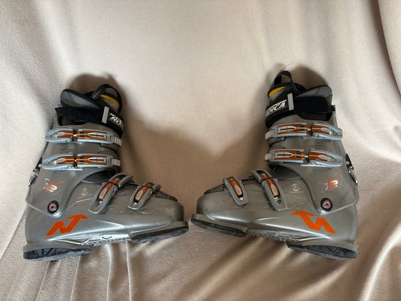 Mondo 27 & 27.5 Men's Nordica All Mountain Any Move 12 Ski Boots (Used)