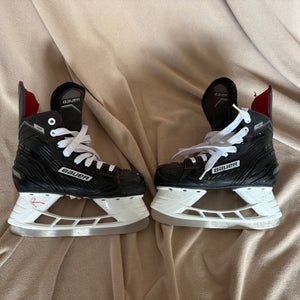 Bauer Ns Hockey Skates Size 2.5 (Used)