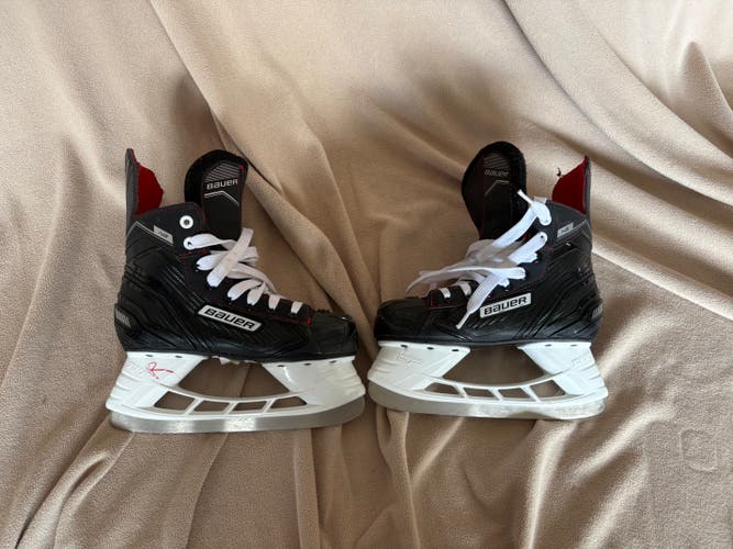 Bauer Ns Hockey Skates Size 2.5 (Used)