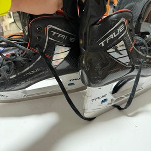 True HZRDUS 9X Hockey Skates Regular Width 7.5 (Used)