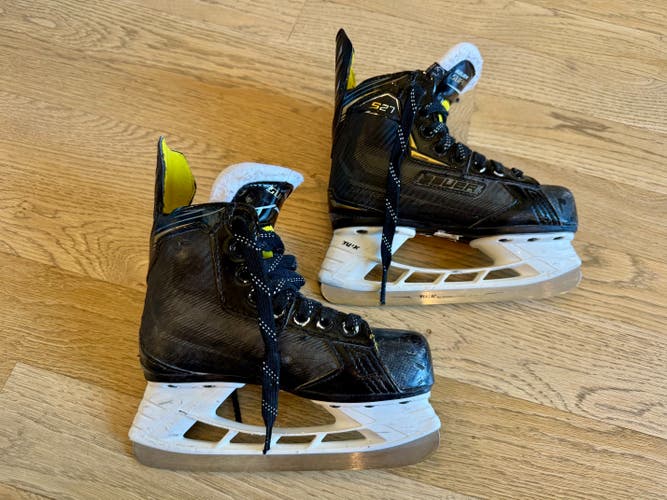 Bauer Supreme S27 Hockey Skates Regular Width Y13 (Used)