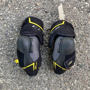 Junior Medium CCM Tacks Vector Pro Elbow Pads