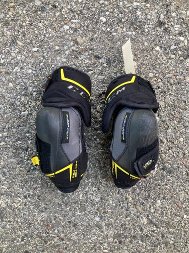 Junior Medium CCM Tacks Vector Pro Elbow Pads