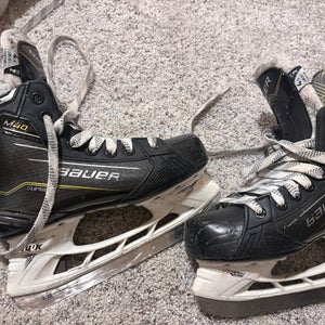 2024 Bauer Supreme M40 Hockey Skates Regular Width Size 4.5 (Used)