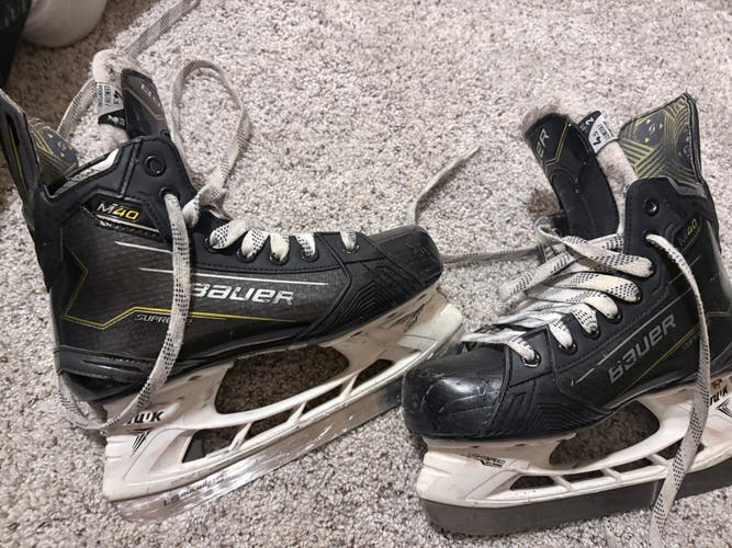 2024 Bauer Supreme M40 Hockey Skates Regular Width Size 4.5 (Used)