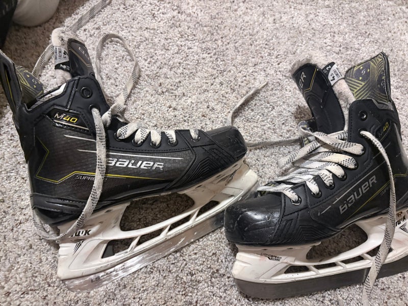 2024 Bauer Supreme M40 Hockey Skates Regular Width Size 4.5 (Used)
