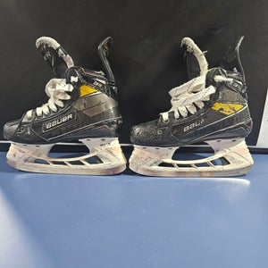 2020 Bauer Supreme 3S Pro Hockey Skates Regular Width Size 2 (Used)
