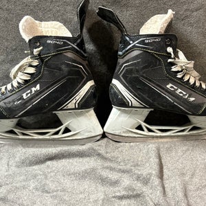 Used Intermediate CCM 9040 Hockey Skates Regular Width Size 6