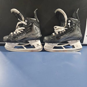 2023 Bauer Supreme M50 Pro Hockey Skates Regular Width Size 3.5 (Used)
