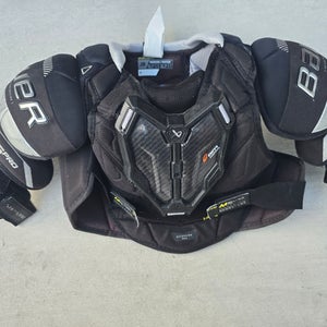 Medium Junior Bauer M5 Pro Shoulder Pads (Used)