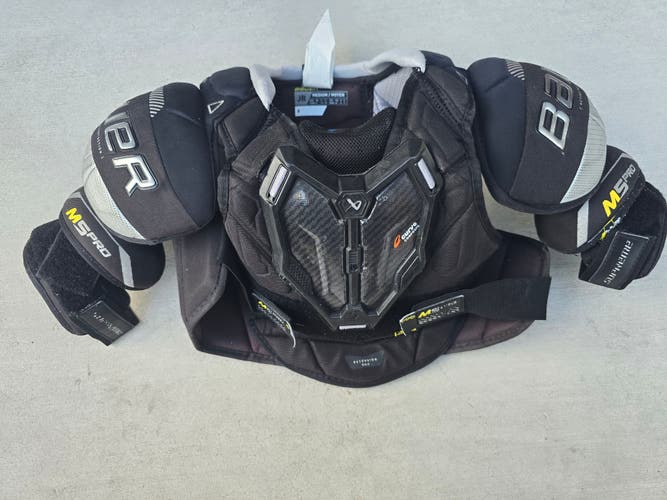 Medium Junior Bauer M5 Pro Shoulder Pads (Used)