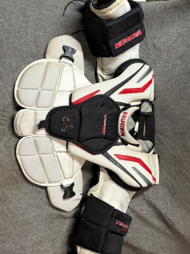 Large Vaughn Vision 9200 Goalie Chest Protector (Used)
