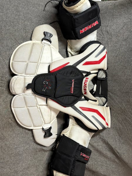 Large Vaughn Vision 9200 Goalie Chest Protector (Used)