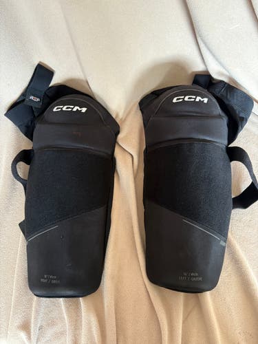 Senior CCM 16" Shin Pads (Used)
