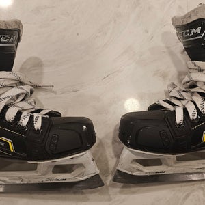 CCM Super Tacks 9380 Hockey Goalie Skates Regular Width Size 1.5 (Used)