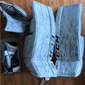 30+1" JR and 31+1" INT CCM Axis Regular Goalie Full Set (Used) - comes with additional set of pads