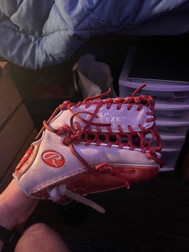 2022 Rawlings Heart of the Hide RH Outfield Baseball Glove 12.75" (Used)