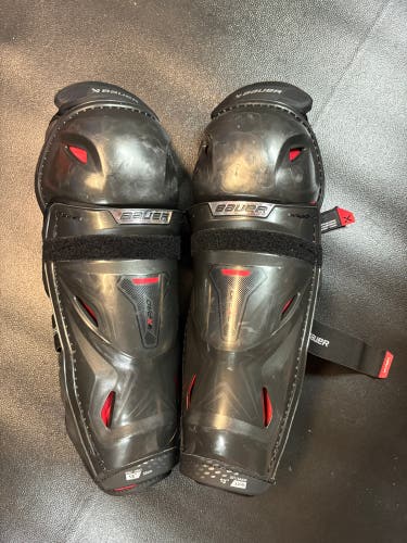 Intermediate Bauer Vapor 3X Pro 13" Shin Pads (Used)