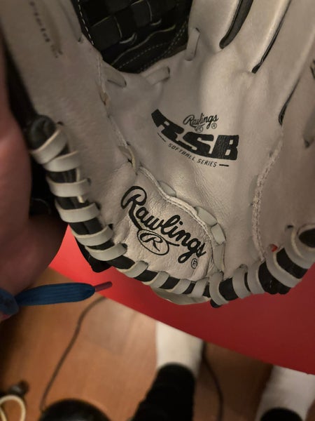Rawlings RH Baseball Glove