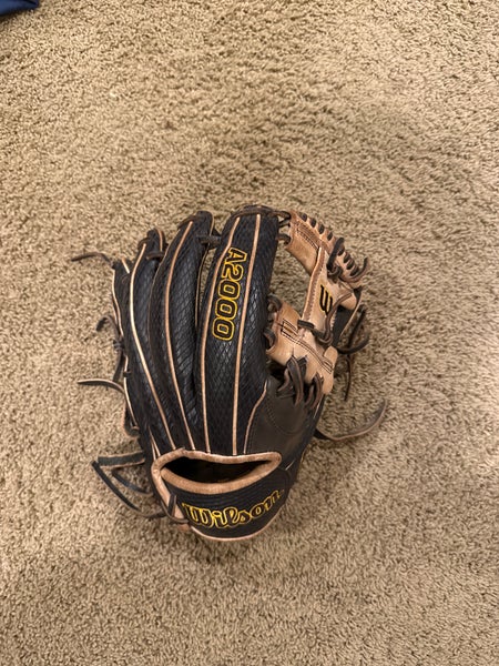 2023 Wilson A2000 RH Infield Baseball Glove 11.75" (Used)