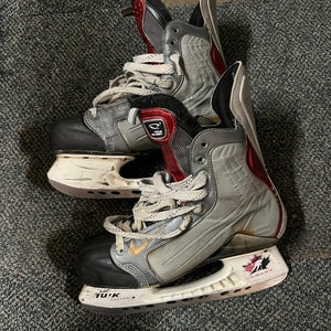 Nike Quest Hockey Skates Regular Width 9 (Used)