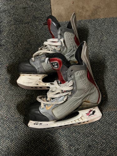 Nike Quest Hockey Skates Regular Width 9 (Used)