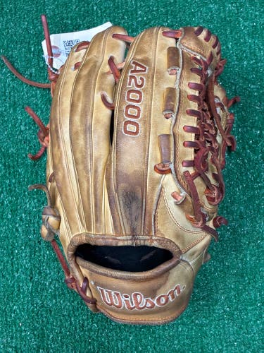 Brown Wilson A2000 RH Baseball Glove 11.75" (Used)