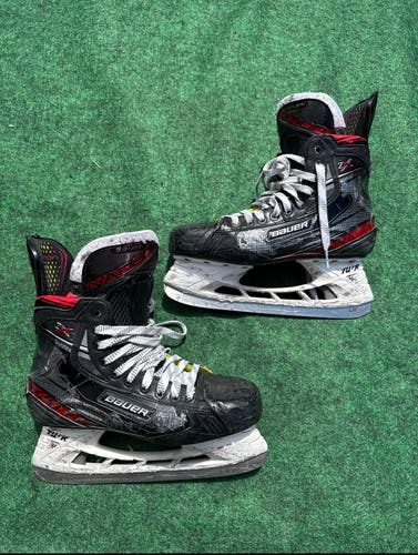 Senior Bauer Vapor 2X Hockey Skates (Regular) Size 9 (Used)