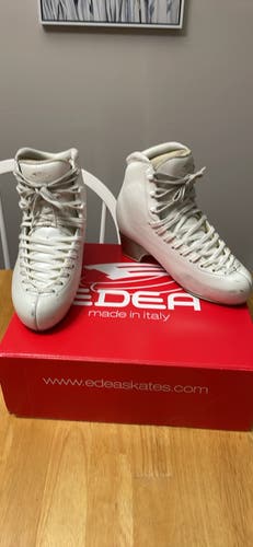 EDEA Figure Skates B Adult 7 (Used)