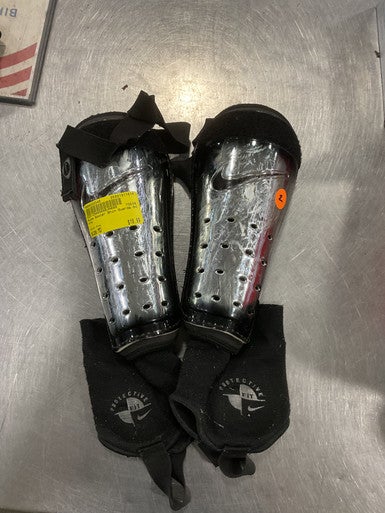 Used Nike Soccer Shin Guards Adult Grey MD 11614-S000222249