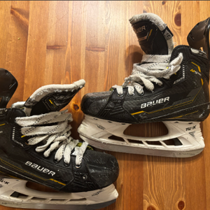 Bauer Supreme M50 Pro Hockey Skates Size 3.5 (Used)