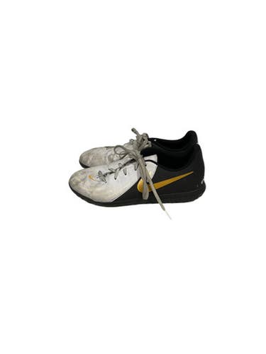 Used Nike Soccer Indoor Shoes White Junior 04.5 11847-S000029697