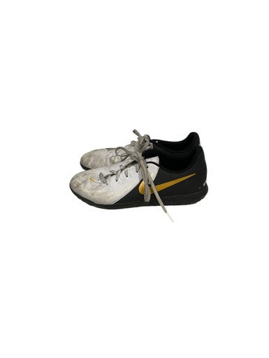 Used Nike Soccer Indoor Shoes White Junior 04.5 11847-S000029697
