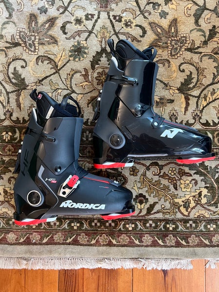 Mondo 30 & up Men's Nordica All Mountain HF 110 Ski Boots (Used)